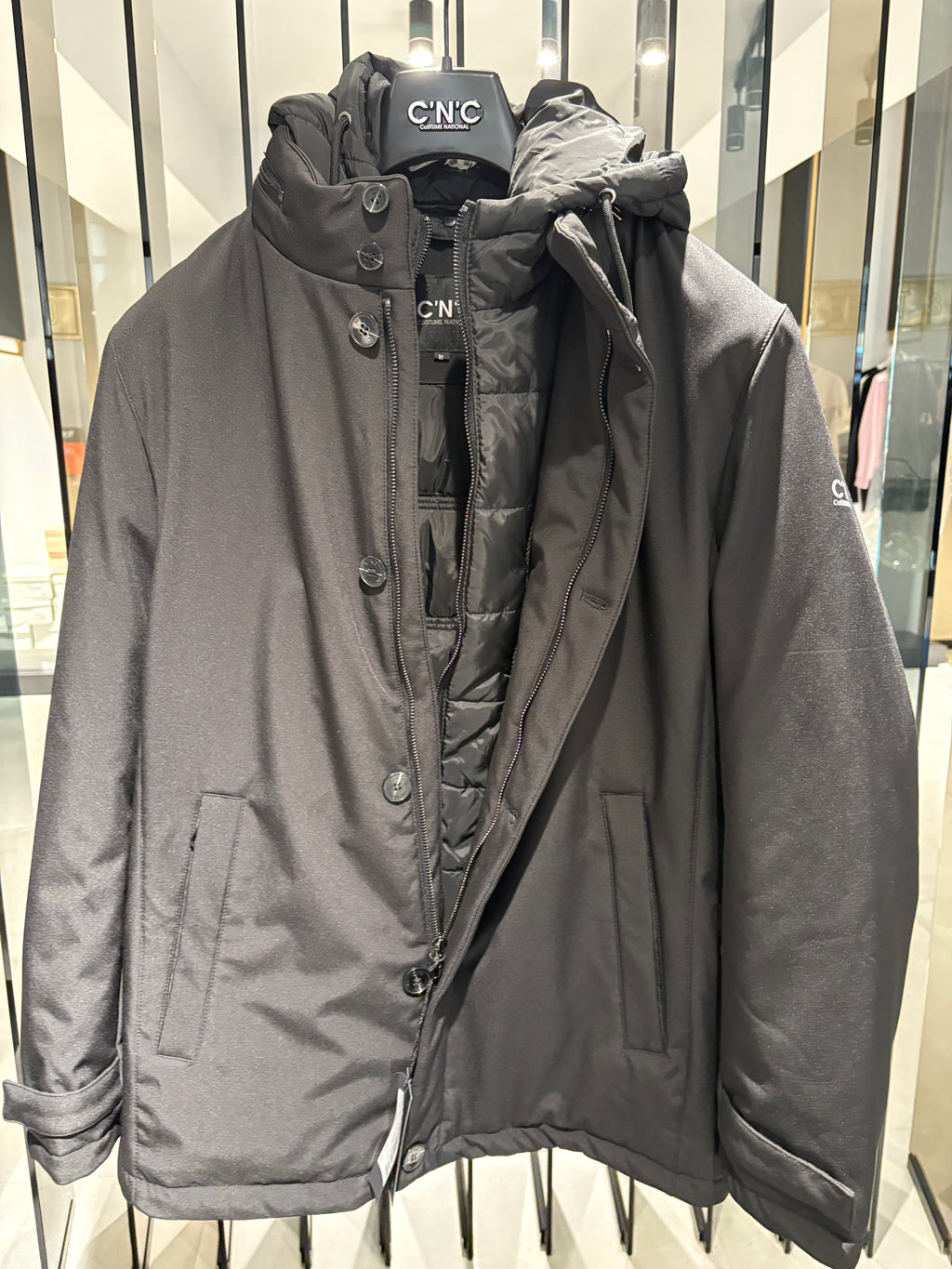 GIUBBINO NERO CNC CON CAPPUCCIO