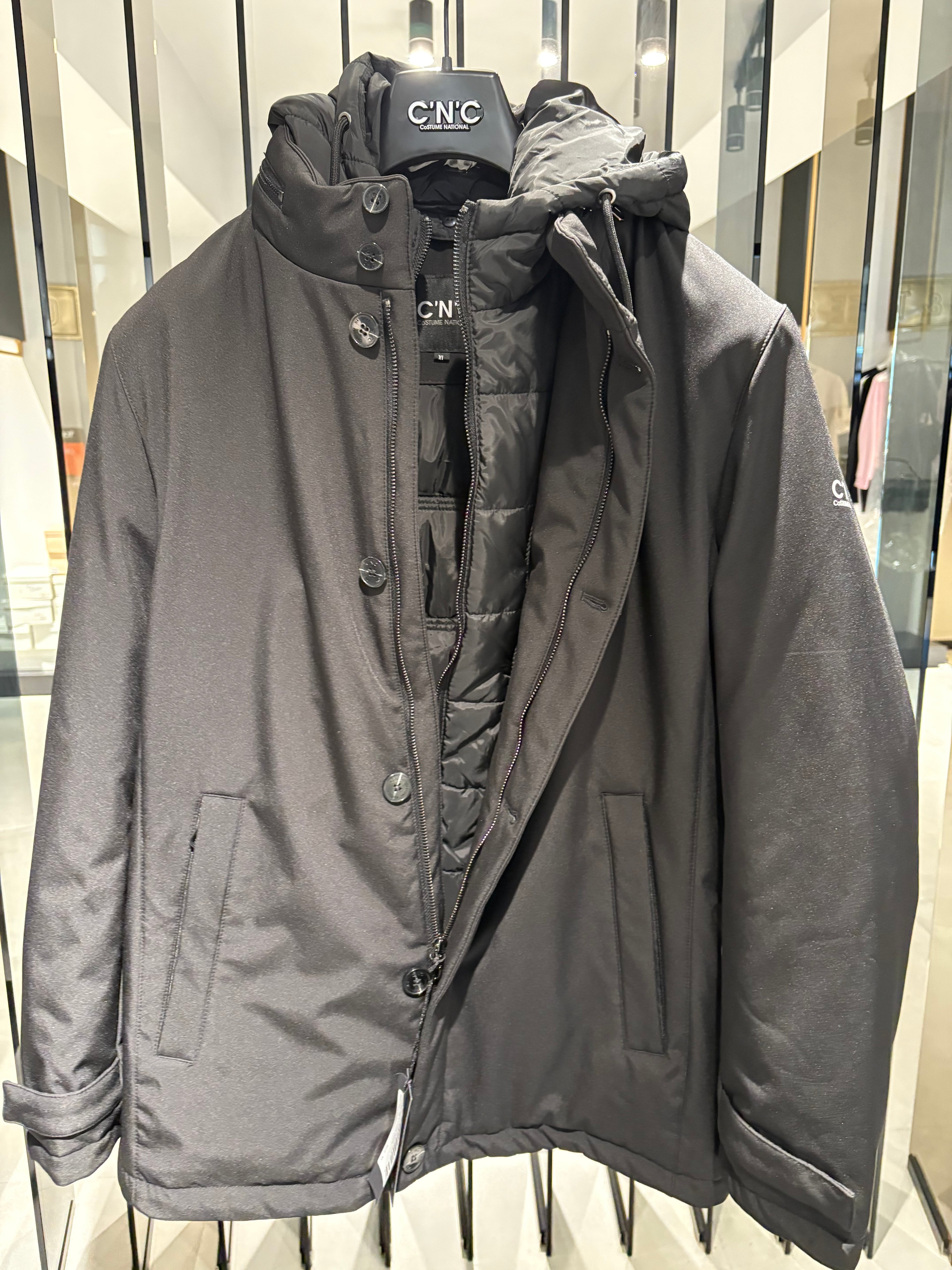 GIUBBINO NERO CNC CON CAPPUCCIO