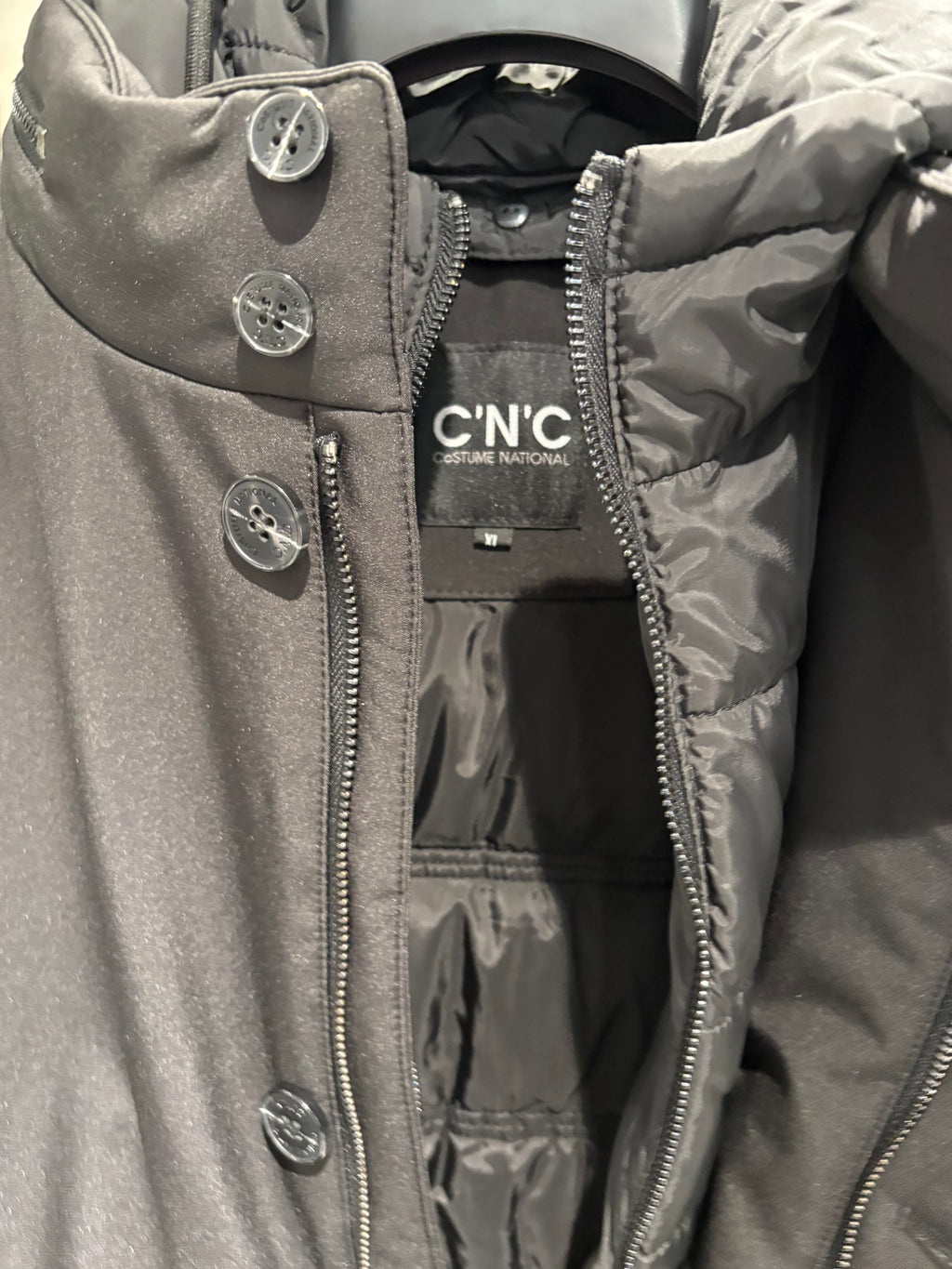 GIUBBINO NERO CNC CON CAPPUCCIO