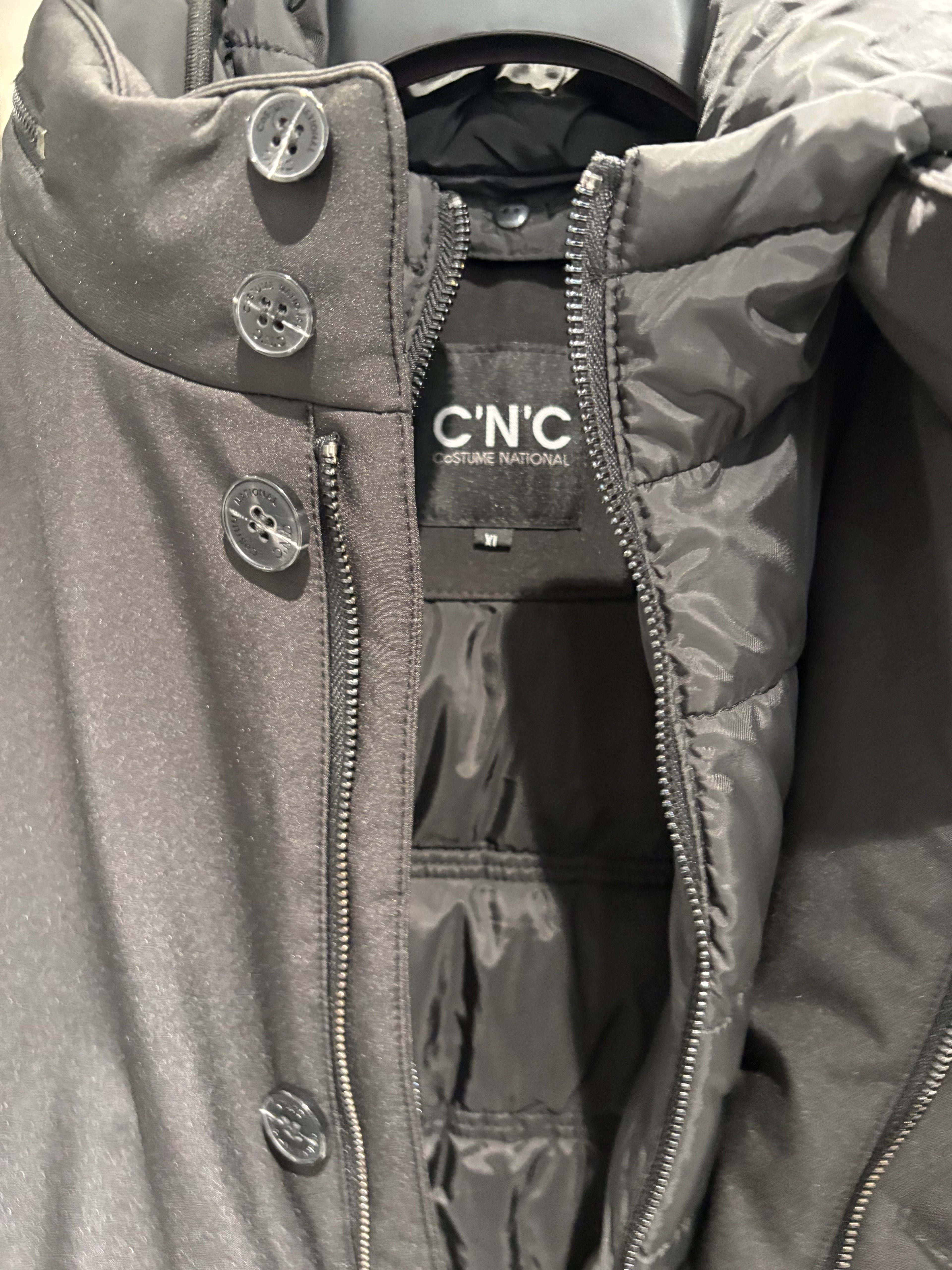 GIUBBINO NERO CNC CON CAPPUCCIO