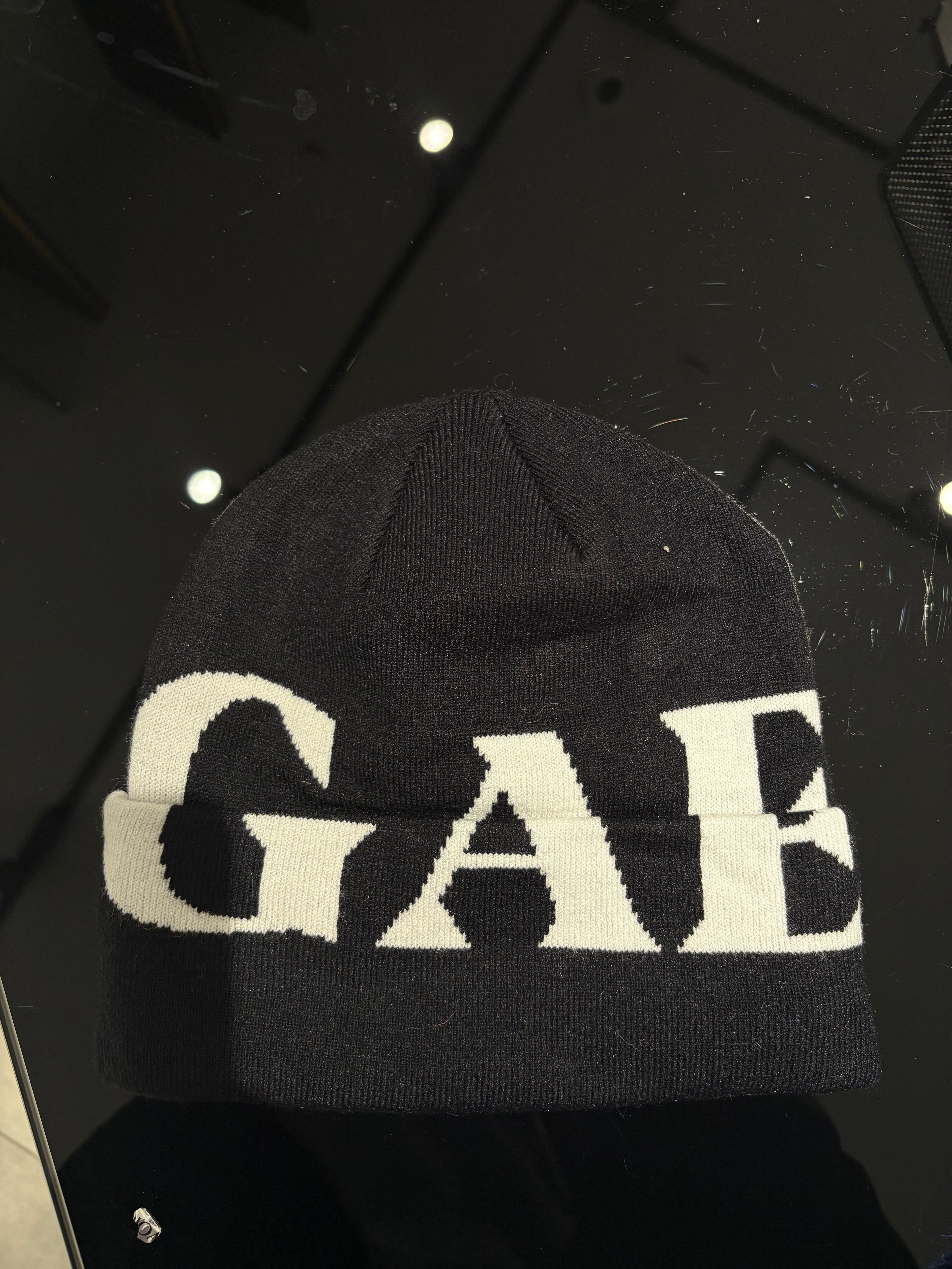 CAPPELLO GAELLE NERO CON SCRITTA BIANCA